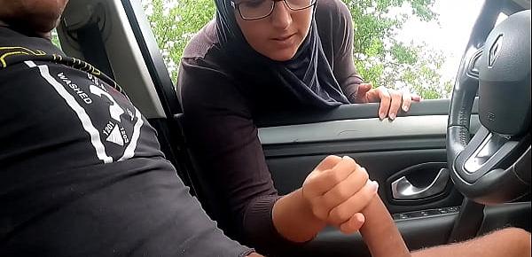  I take out my cock on a motorway rest area, this Muslim girl is shocked !!!